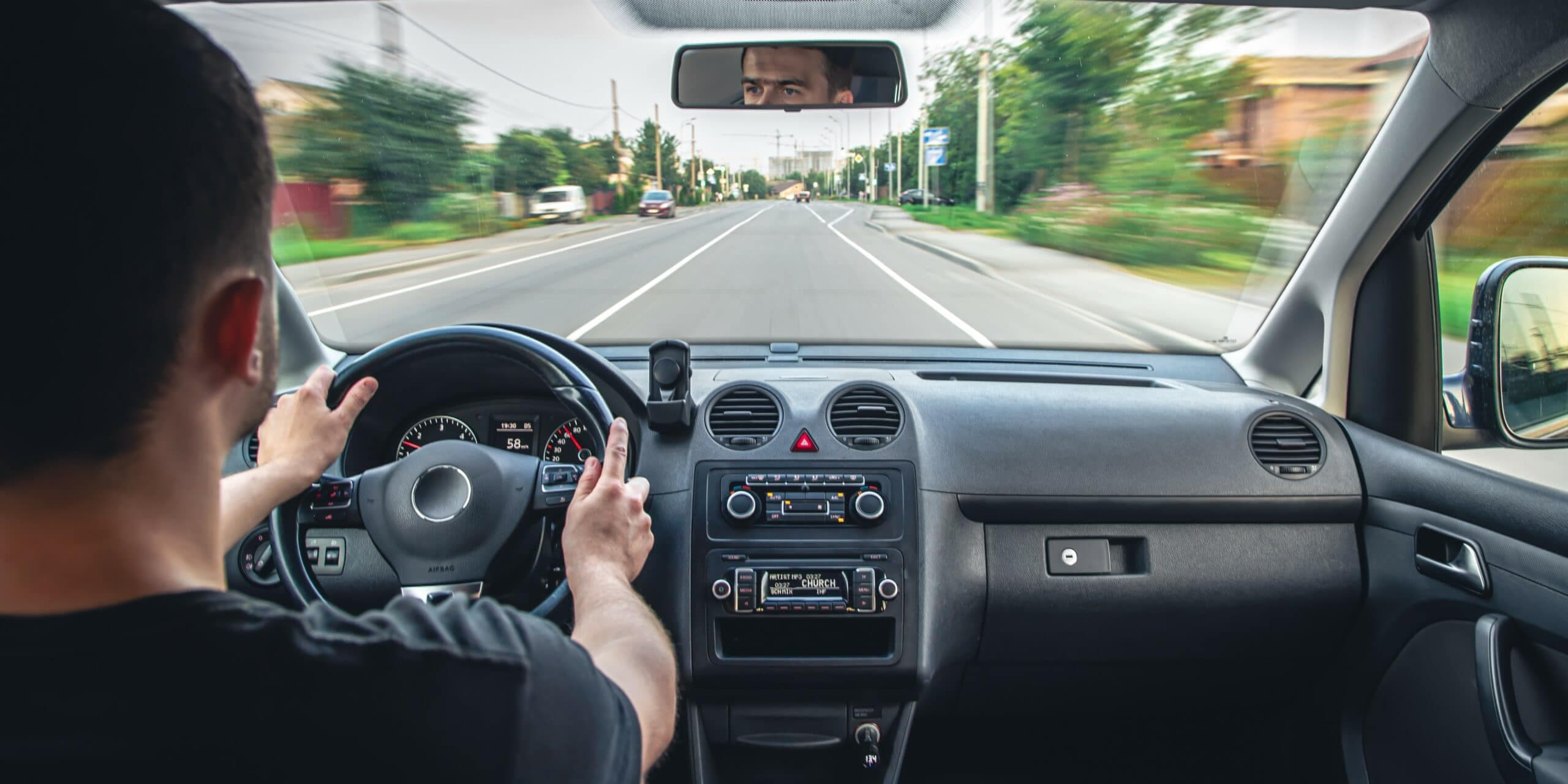 Araba kamerası - araba kullanan adam